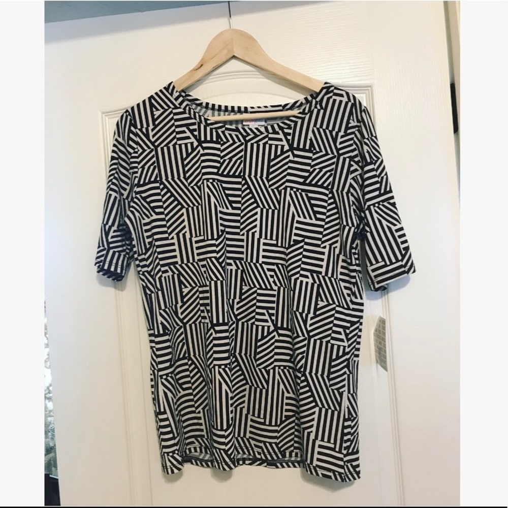 NWT LulaRoe Gigi Shirt